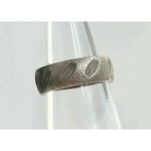Vintage Silver Tone Textured Oblique Marked Band Style Unisex Ring - size 5.75